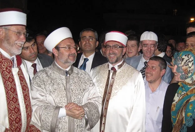 'Müslüman milletine hizmet Allah katında en büyük hizmettir'