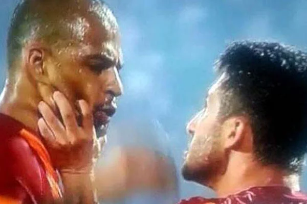 Sabri, Melo'yu boğazladı