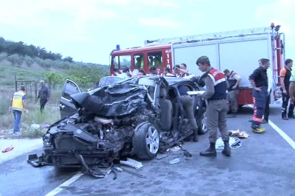 Sakarya'da feci kaza: 4 ölü, 3 yaralı