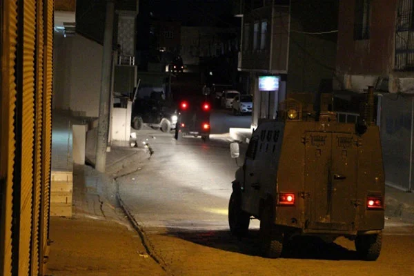 Silopi'de polis aracına bombalı saldırı