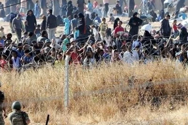 Sınırda bekleyenlerin geçişine izin verildi
