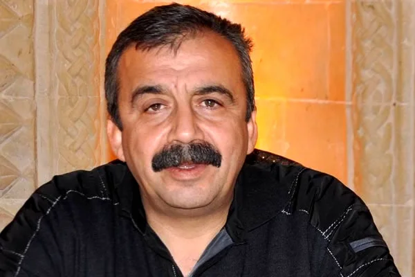 Sırrı Süreyya Önder: Saray düştü...