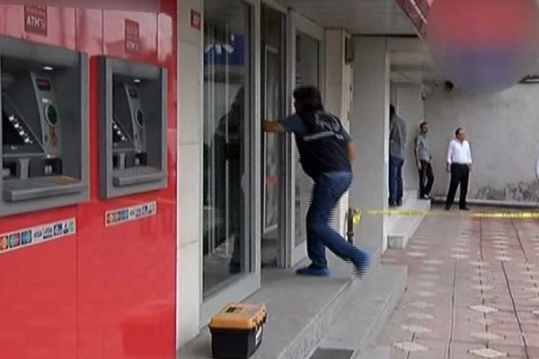 Sultangazi'de silahlı banka soygunu