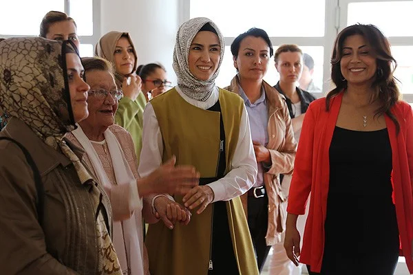 Sümeyye Erdoğan 'özel' çocukları ziyaret etti