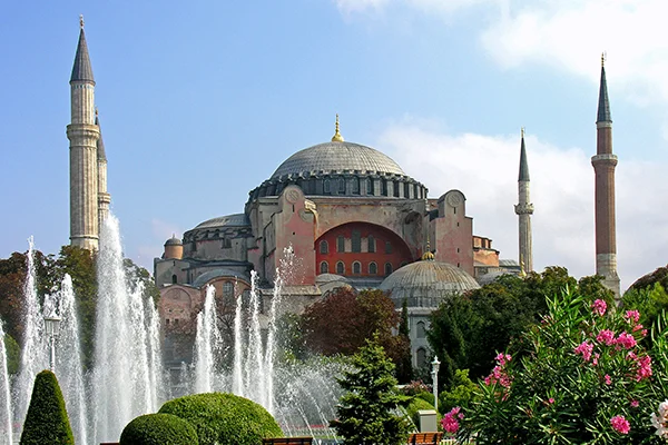 Tarihte bugün: Ayasofya'da ilk cuma namazı kılındı