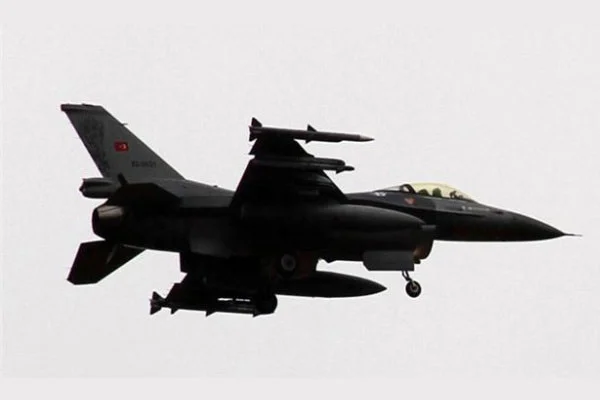 Türk jetlerine Yunanistan tacizi