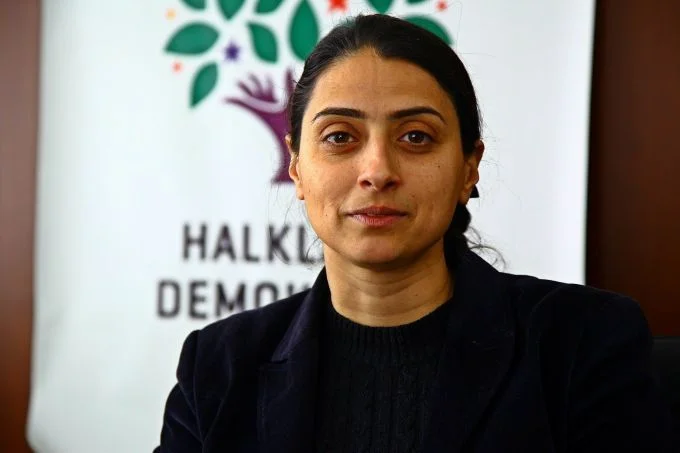 Türkçe bilmeyen vekil böyle yemin etti