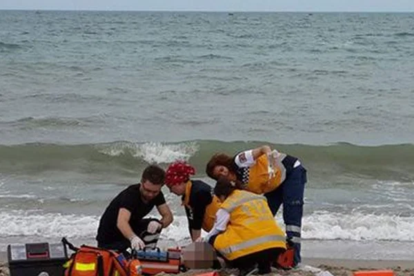 Üniversite öğrencileri denizde boğuldu