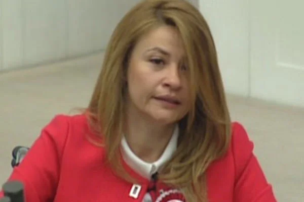 Yeminine besmele ile başladı