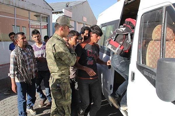 101 kaçağı asker kurtardı