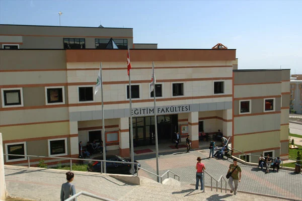 785 bin kişi üniversiteli oldu