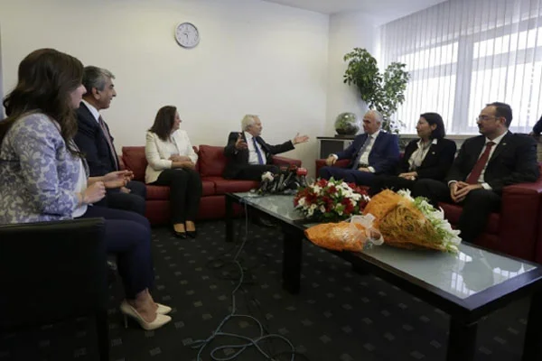 AK Parti-CHP bayramlaşmasında Erdoğan tartışması!