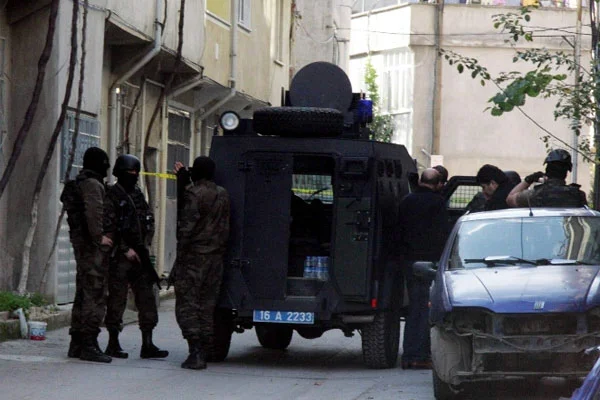 Bir polis kaçırıldı