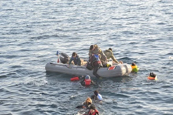 Çanakkale'de 250 göçmen kurtarıldı