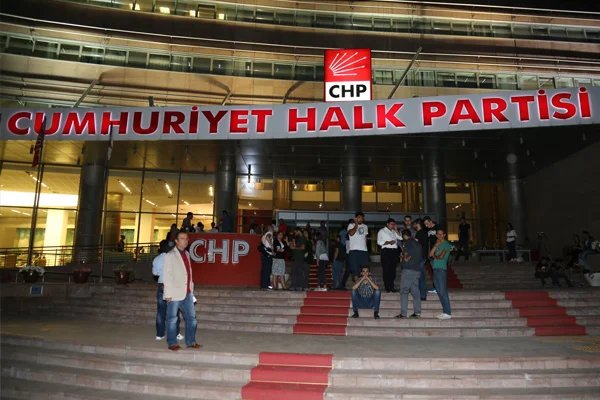 CHP'de kulisleri sarsan anket