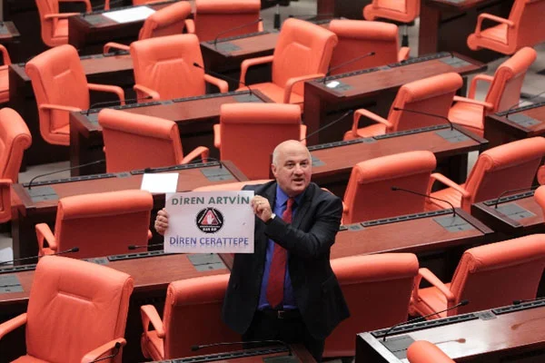 CHP'li vekilden Meclis'te eylem