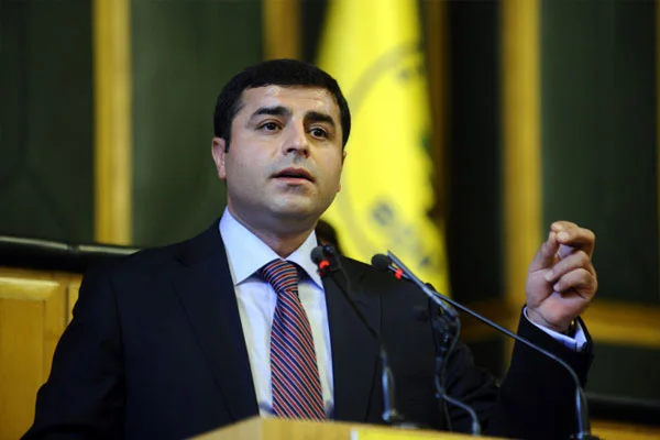 Demirtaş Davutoğlu'na Twitter'dan seslendi