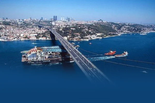 Dev gemi Boğaz'dan geçti