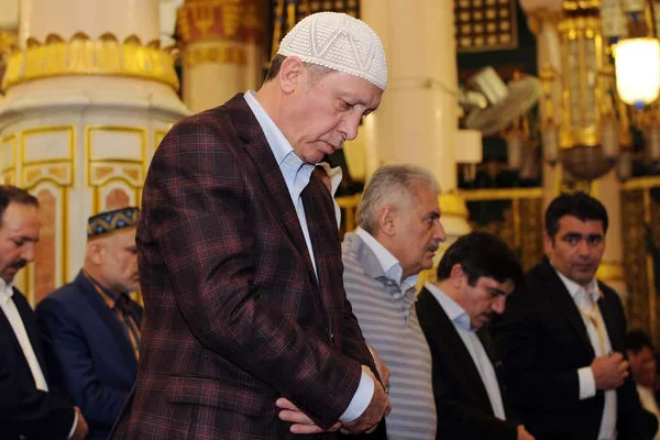 Erdoğan Cuma namazı mı kıldıracak?