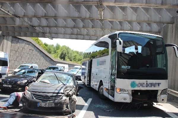 FSM'de zincirleme kaza trafiği felç etti