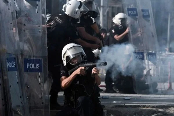 Gaz kapsülü 7 yaşındaki çocuğun başına isabet etti