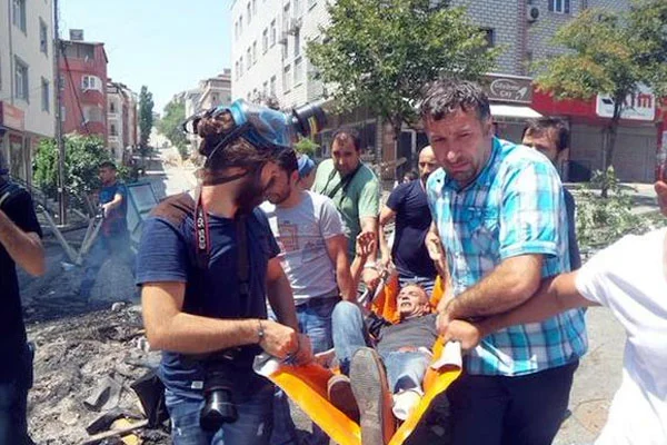 Gazeteci gaz fişeğiyle yaralandı