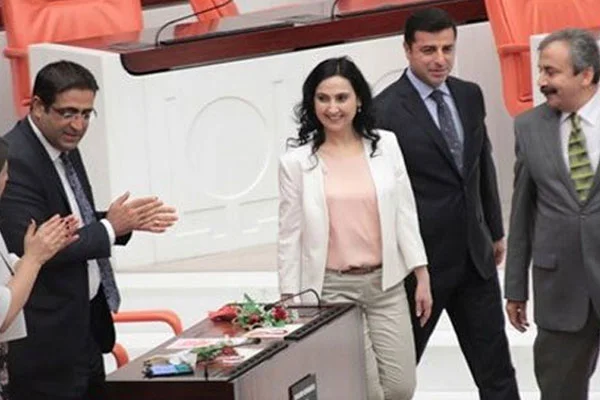 HDP'li 80 vekilden çarpıcı karar