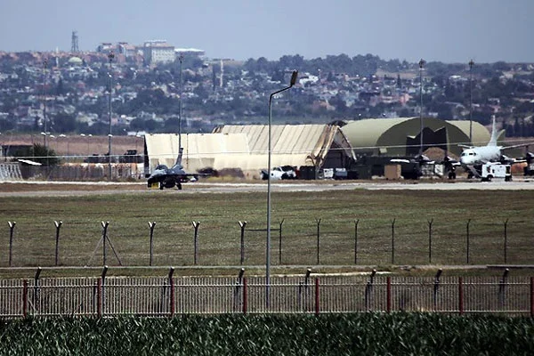 İncirlik'te hava trafiği