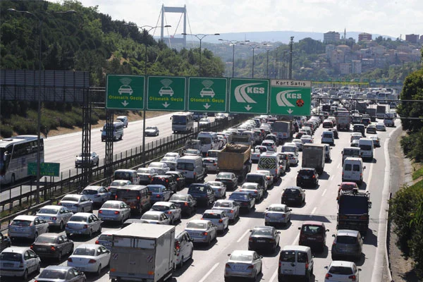İntihar girişimi trafiği felç etti