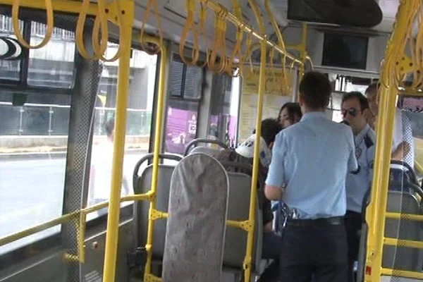 İstanbul'da otobüste silahlı kavga