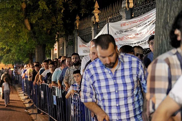 Kadir Gecesi'nde Hırka-i Şerif'e ziyaretçi akını