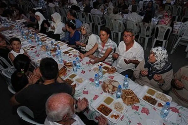Müslüman ve Hristiyanlar iftarda buluştu