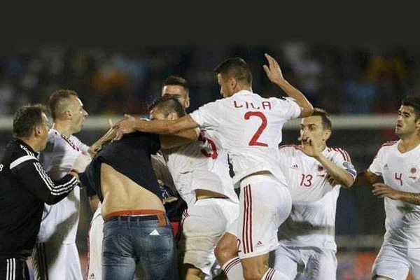 Olaylı maç Arnavutluk'un oldu