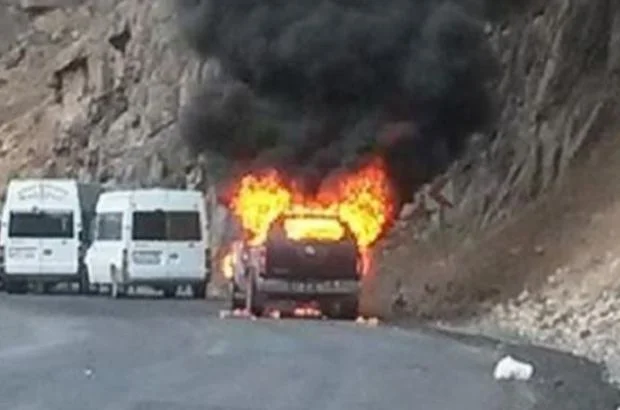 PKK, iki aracı ateşe verdi!
