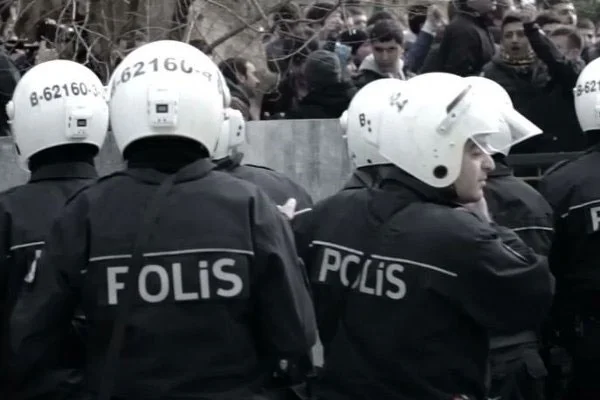 Polis memuru: Kaymakam beni dövdü