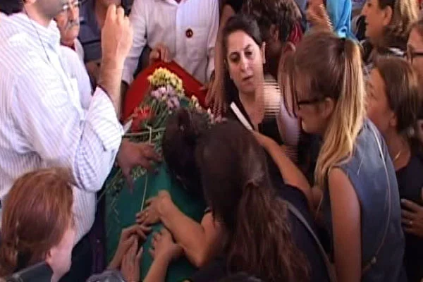 Suruç'ta ölen genç kız İstanbul'da toprağa verildi