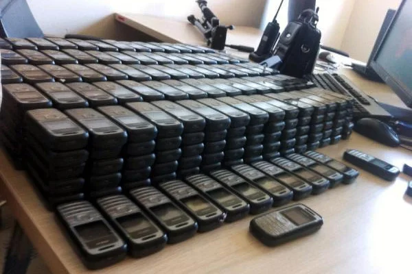 705 kaçak telefon yakalandı