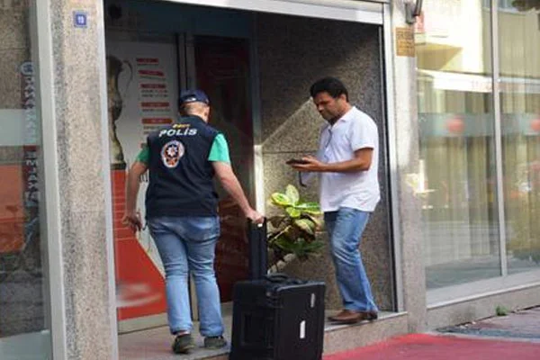 8 kuruma aynı anda 'paralel' baskını