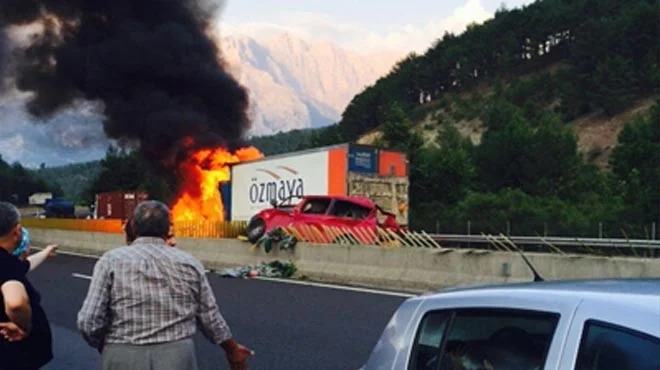 Adana'da katliam gibi kaza: 5 ölü