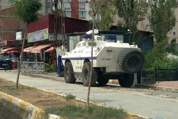 Ağrı'da 'bombalı araç' alarmı