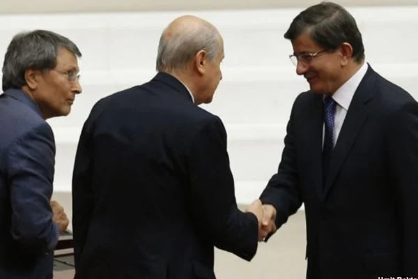 'AKP ve MHP tehlikeli bir oyun oynuyor'