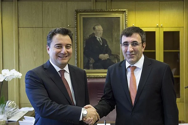 Ali Babacan görevi devretti