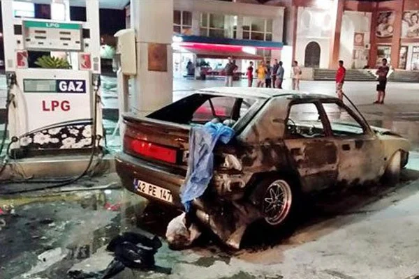 Antalya'da benzin istasyonu patladı