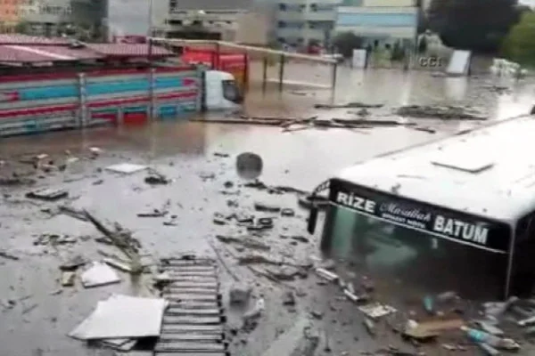 Artvin'de bina çöktü: 2 ölü