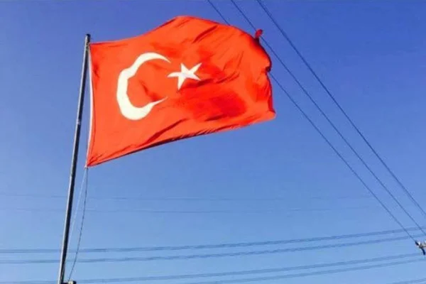 Batman'da bayrağa saldırı