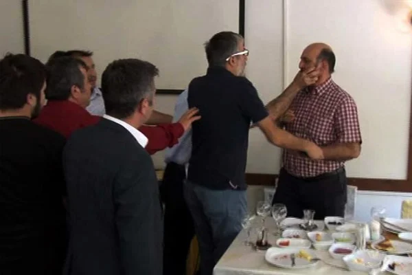 CHP milletvekilleri gazetecilerle tartıştı