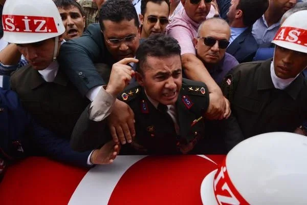 'Çözüm diyenler neden şimdi savaş diyor?'