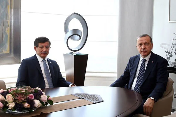 Davutoğlu görevi iade etti