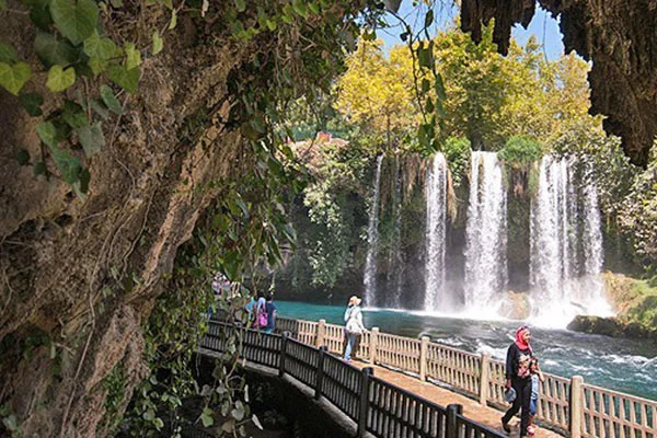 Düden Şelalesi'ne Arap turist ilgisi
