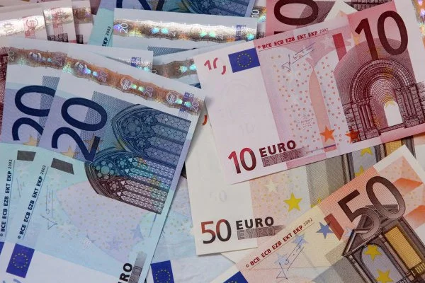 Euro tarihi rekor kırdı